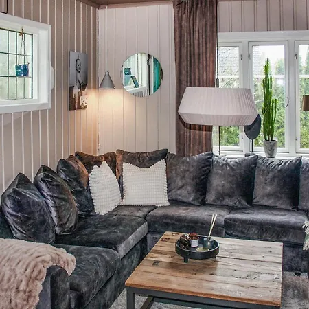 2 Bedroom Cozy In