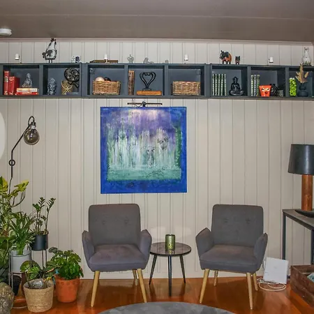 2 Bedroom Cozy In